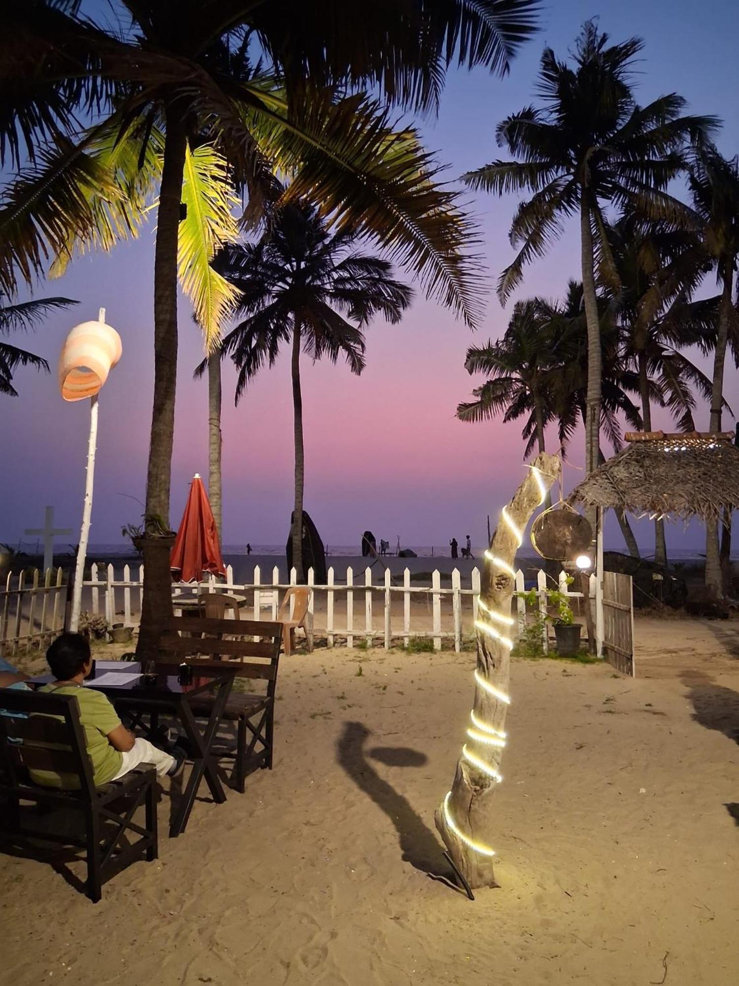 Shoreline Marari Beach Villa At Golden Beach Mararikulam Alappuzha Εξωτερικό φωτογραφία